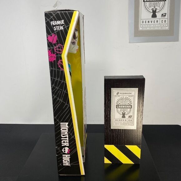 MONSTER HIGH® “FRANKIE STEIN®” Skullette™Series NEW-in-BOX - Picture 7 of 9